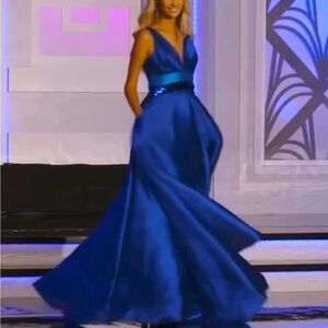 Rachel Allen Size 2- tailored to fit a 0 Romper and Overskirt